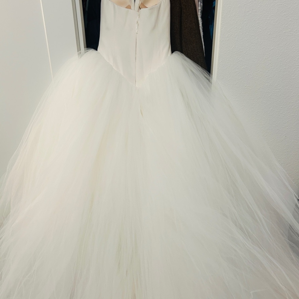 Vera Wang Fernanda Wedding Gown In Pristine Condition - Picture 11 of 11
